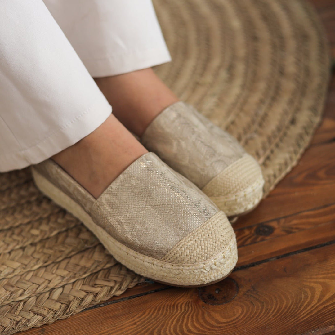 Glimmer Steps Espadrilles Gold