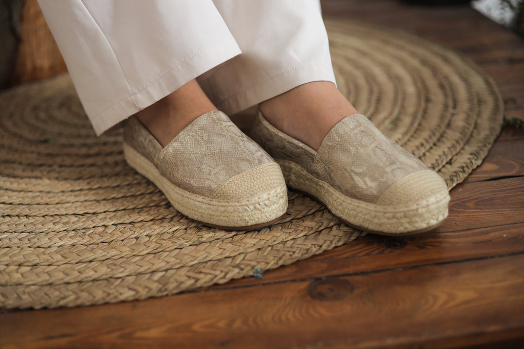 Glimmer Steps Espadrilles Gold