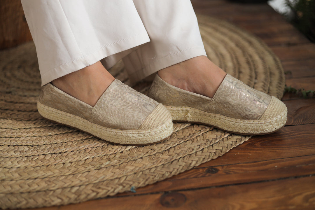 Glimmer Steps Espadrilles Gold