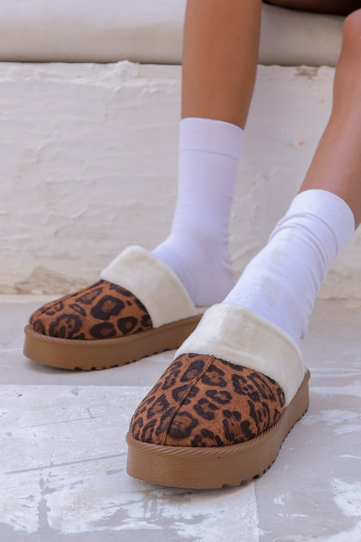 Cozy Cloud Winter Slides - Dark Leopard