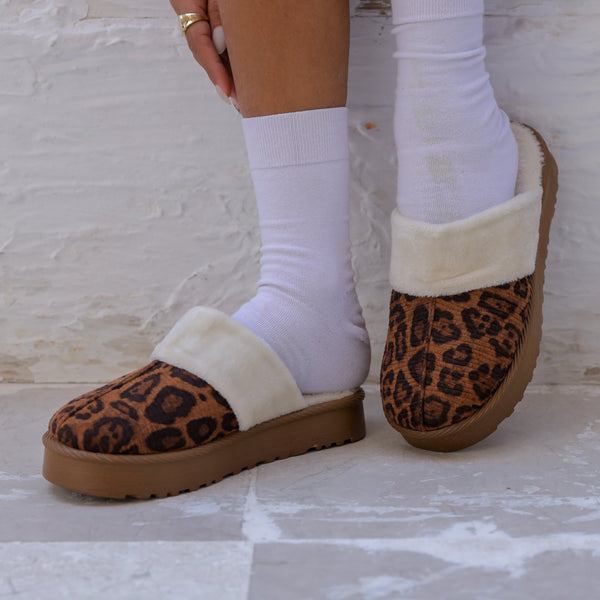 Cozy Cloud Winter Slides - Dark Leopard