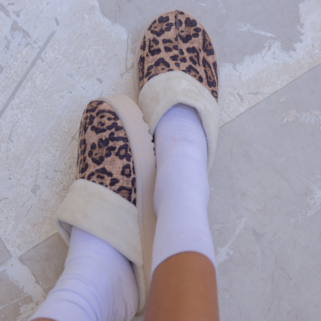 Cozy Cloud Winter Slides - Light Leopard