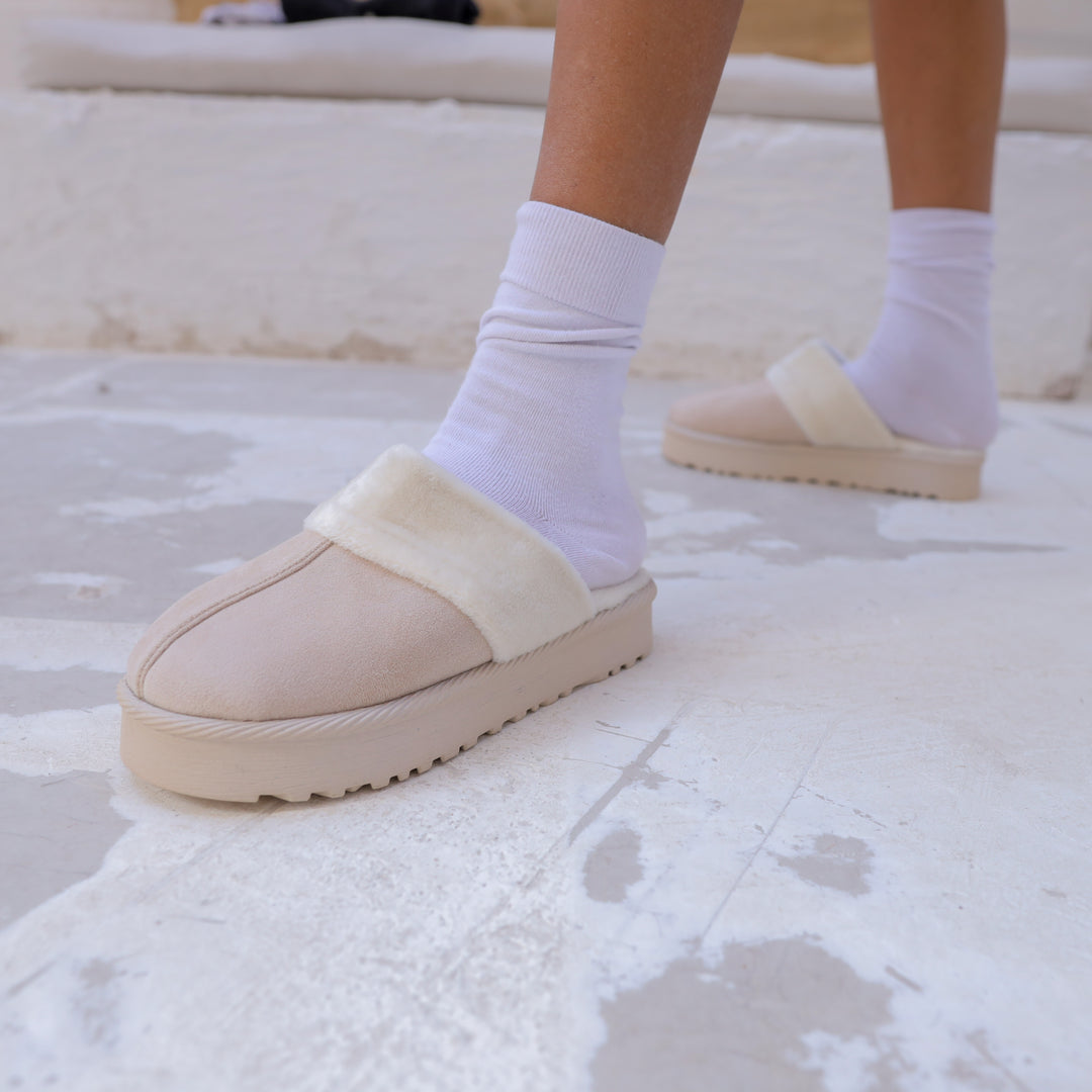 Cozy Cloud Winter Slides - Beige