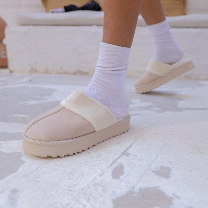 Cozy Cloud Winter Slides - Beige