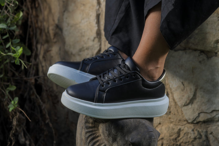 Laidback Luxe Sneakers - Black