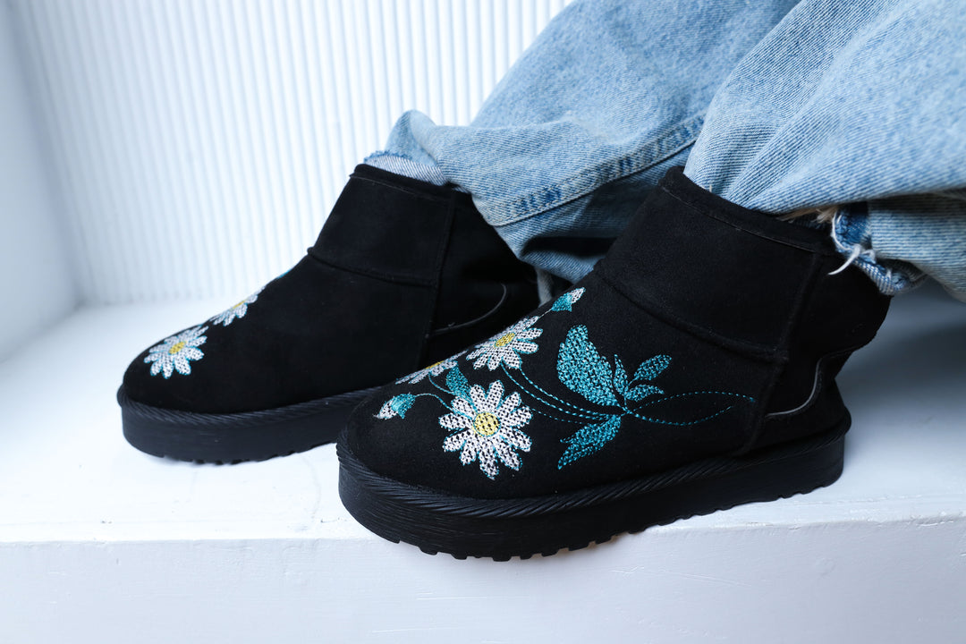 Winter Rose Embroidered Boots - Black