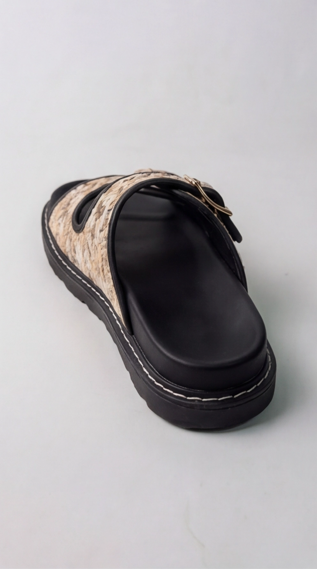 The Oasis Woven Slide - Black