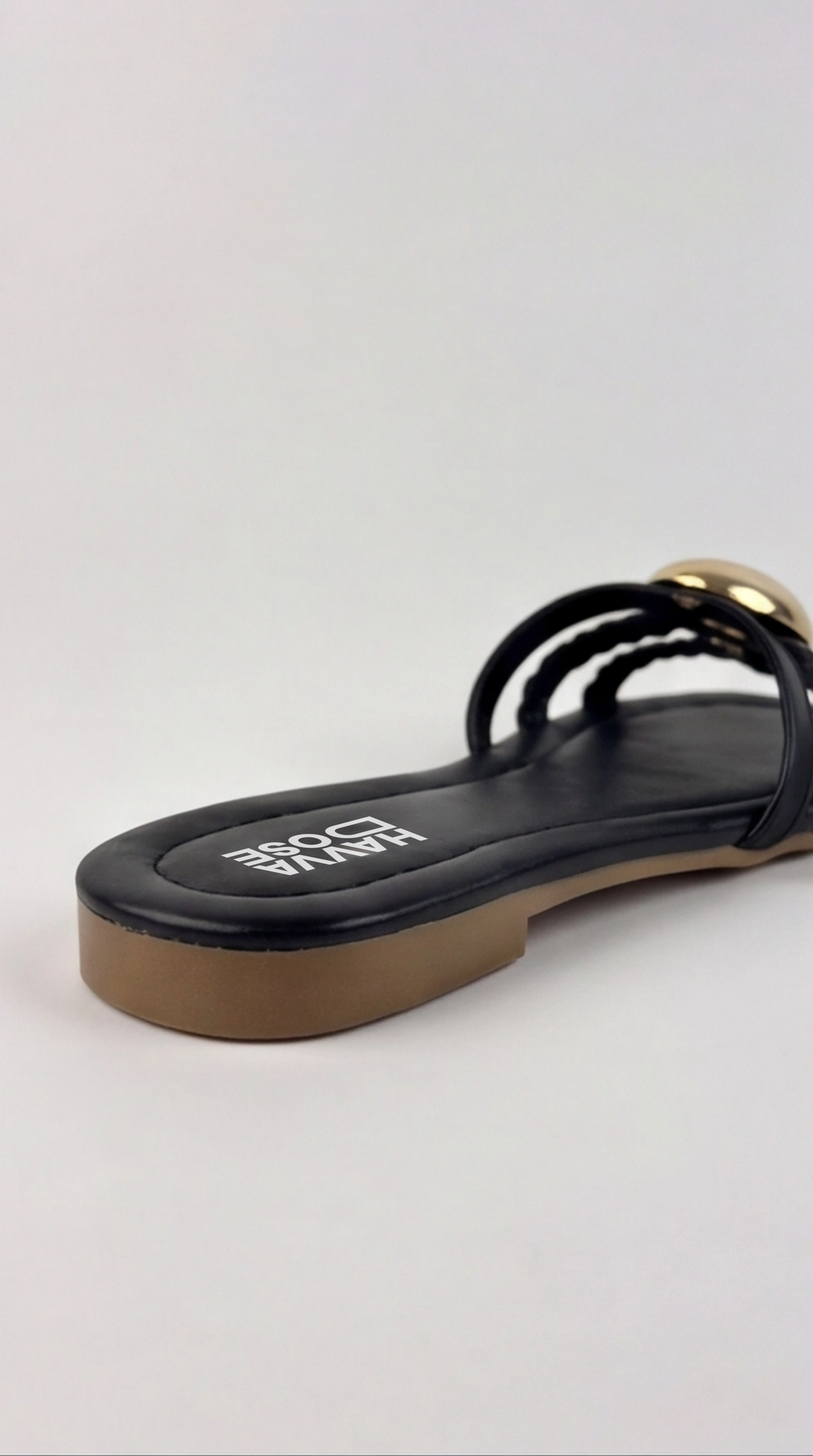 The Onyx Medallion Slide - Black