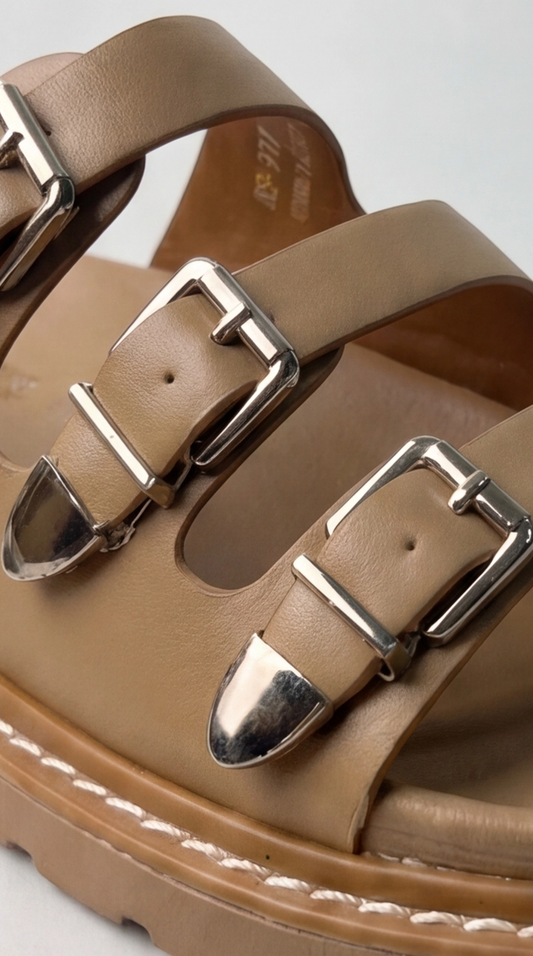 The Onyx Moto Slide - toffee brown