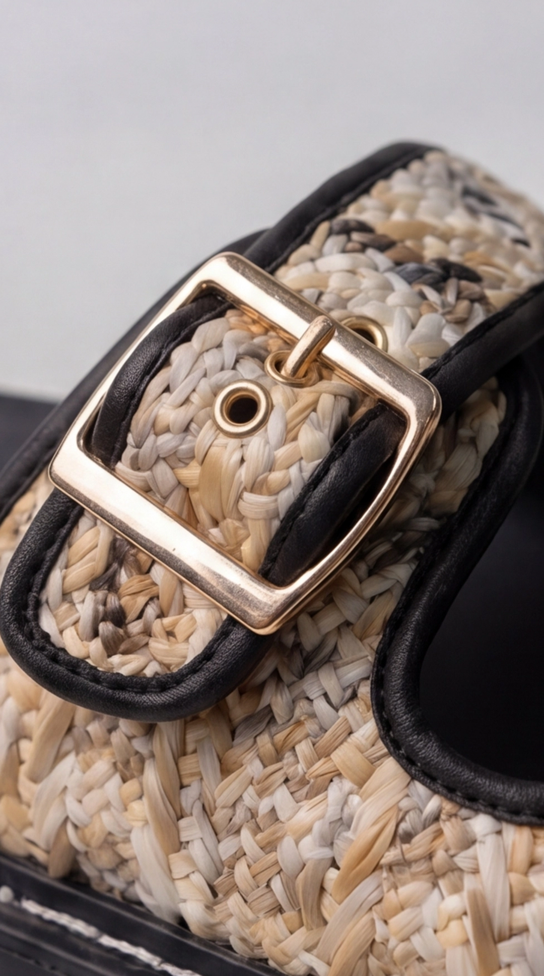 The Oasis Woven Slide - Black