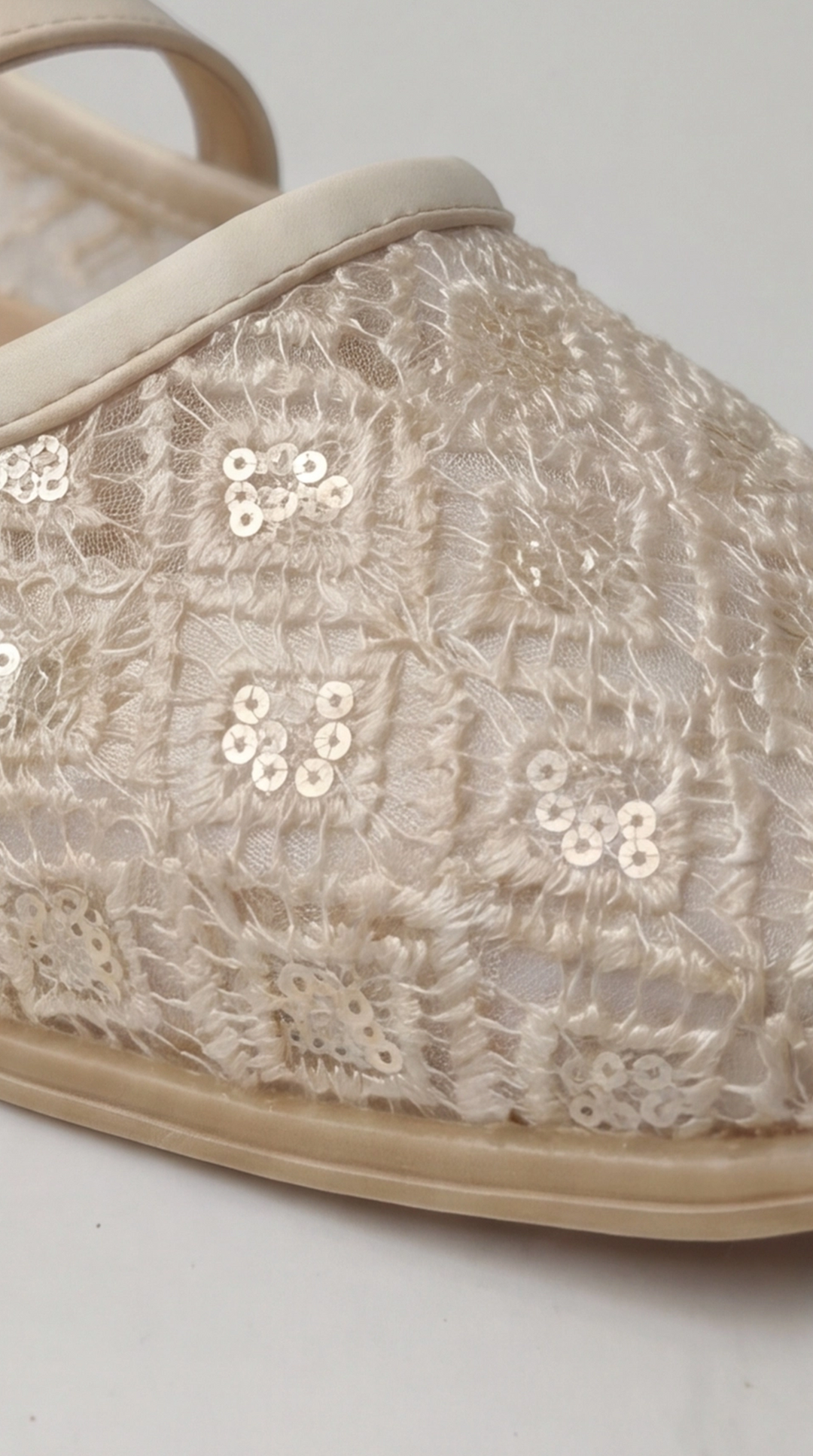 The Luminous Lace - Beige