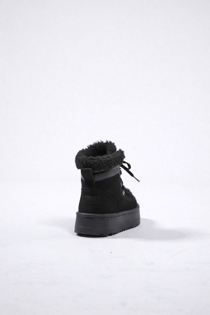 Cozy Shearling Platform Winter Boots - Black