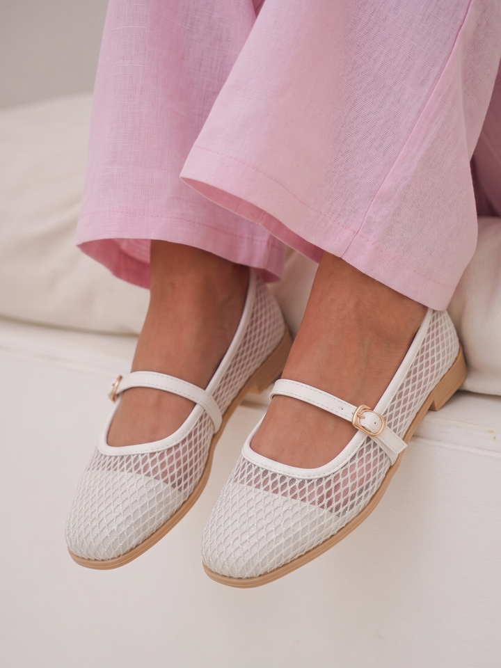 The Lyla Netted Flat - White