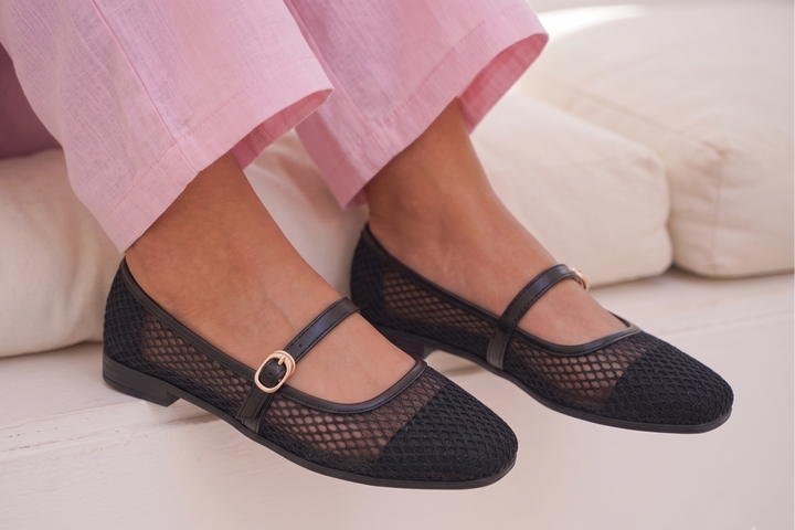 The Lyla Netted Flat - Black
