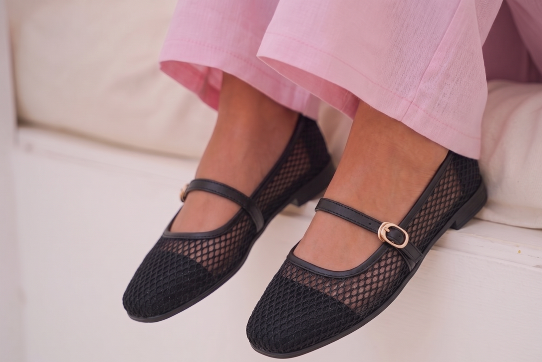 The Lyla Netted Flat - Black