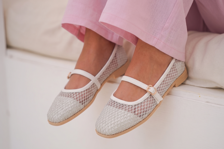 The Lyla Netted Flat - White