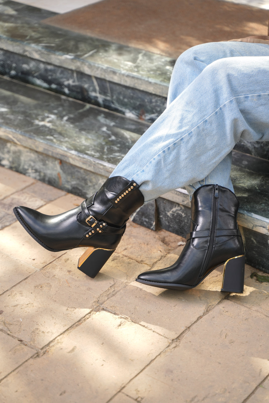 Havana Gold Heel Leather Boots | black