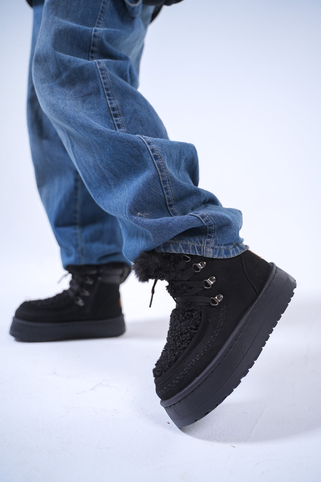 Cozy Shearling Platform Winter Boots - Black