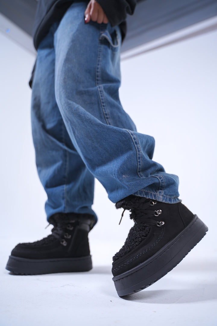 Cozy Shearling Platform Winter Boots - Black