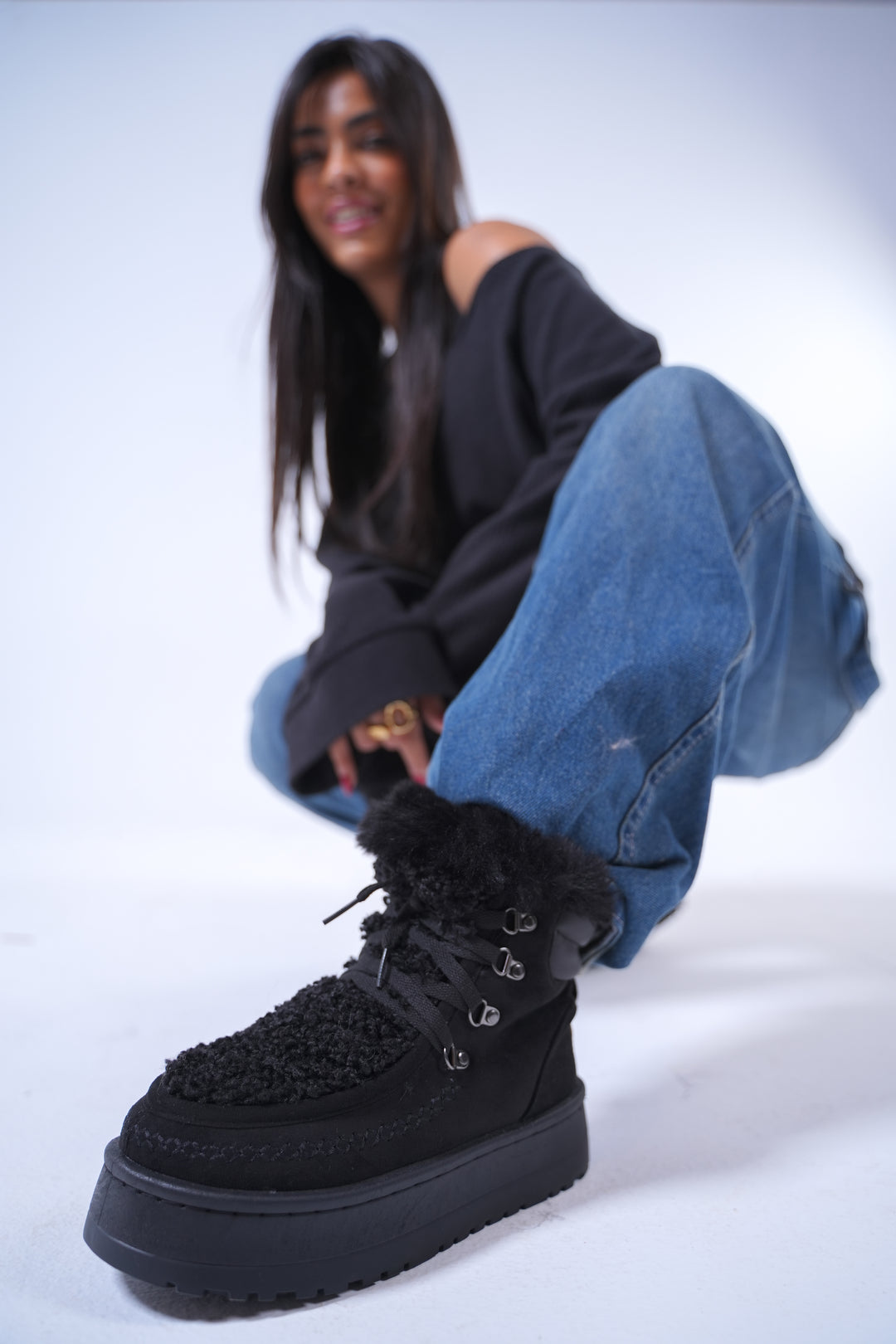 Cozy Shearling Platform Winter Boots - Black