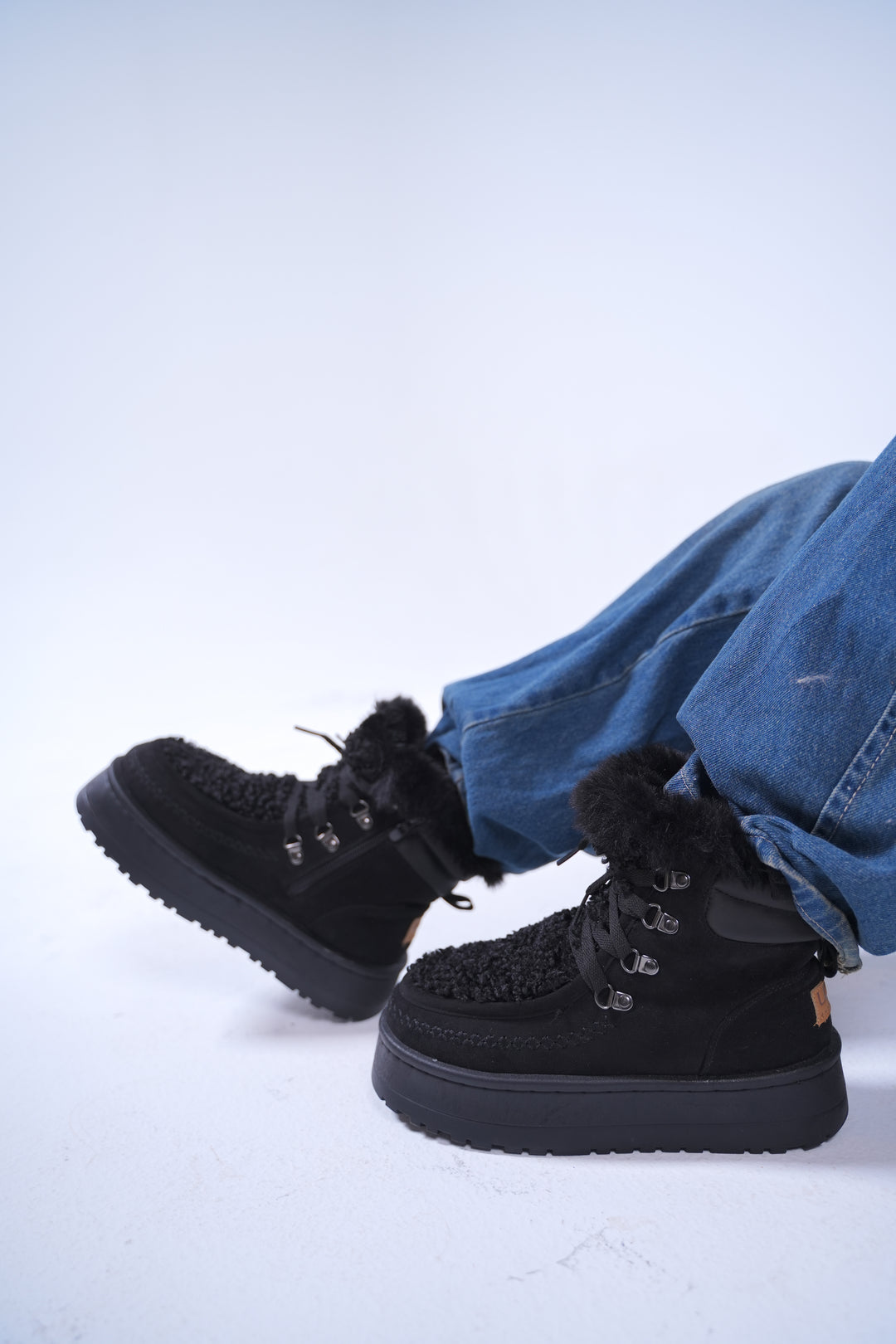 Cozy Shearling Platform Winter Boots - Black