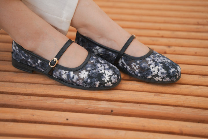 The Ethereal Meadow Flat - Black