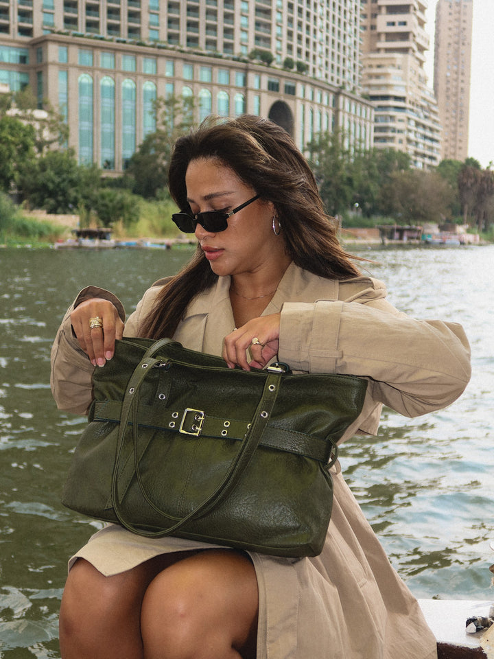 Olive belted tote bag faux leather – worn on model (5)