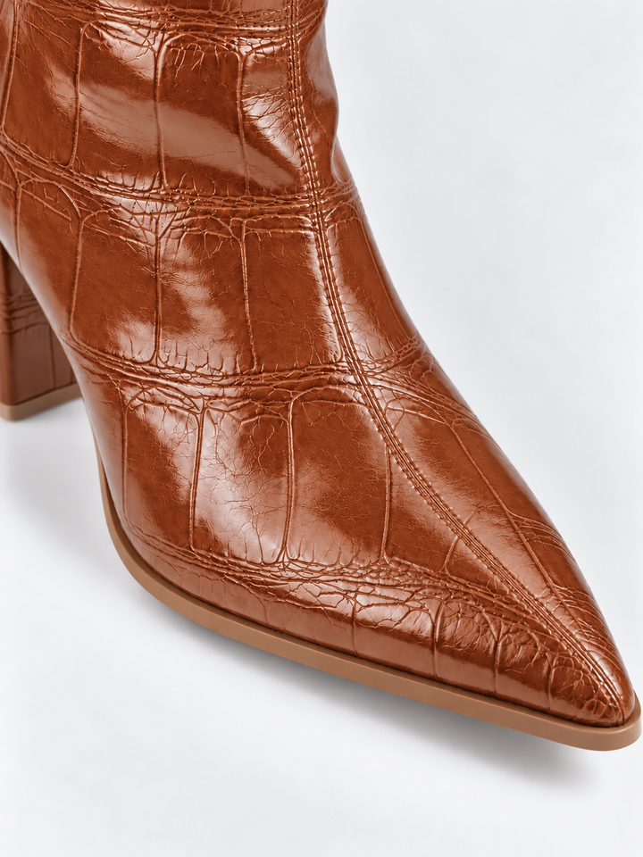 Havane croc-embossed block heel ankle boot faux leather – pointed toe close-up