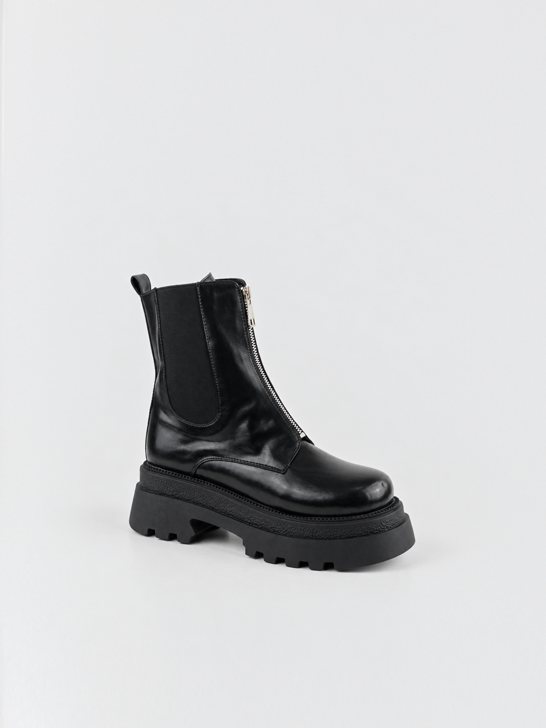 Black front-zip platform chelsea boot faux leather – front three-quarter view