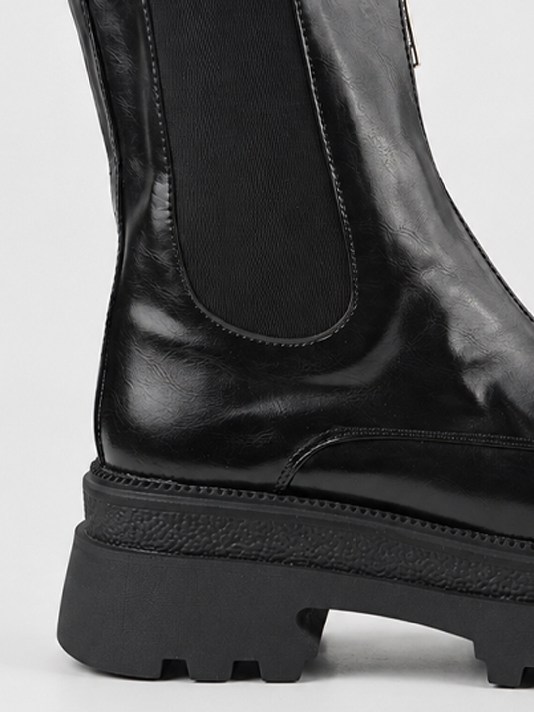Black front-zip platform chelsea boot faux leather – elastic panel and lug sole close-up