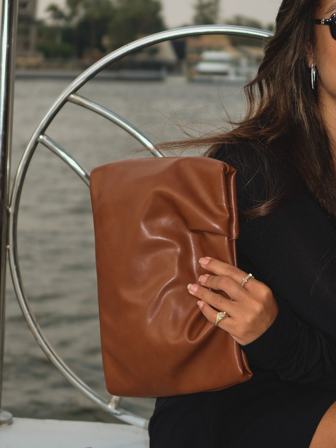 Havane ruched pouch clutch faux leather – worn on model (2)