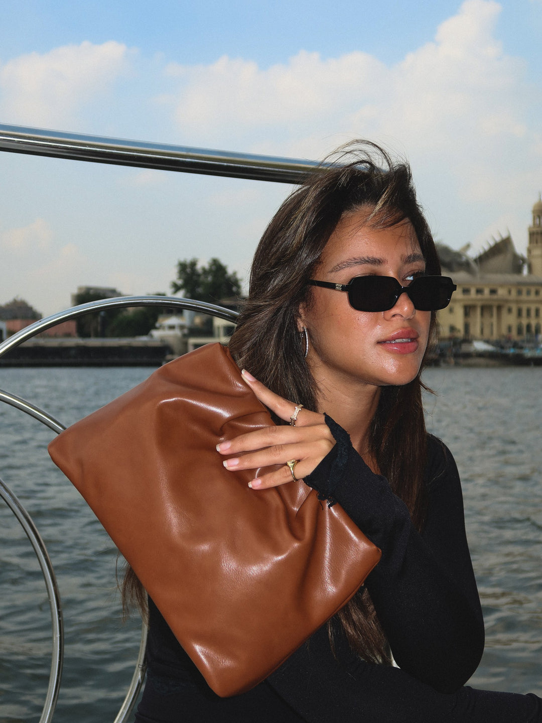 Havane ruched pouch clutch faux leather – worn on model (5)